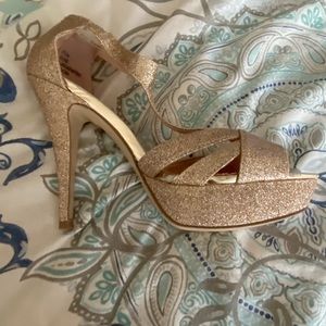 GOLD GLITTER HIGH HEELS